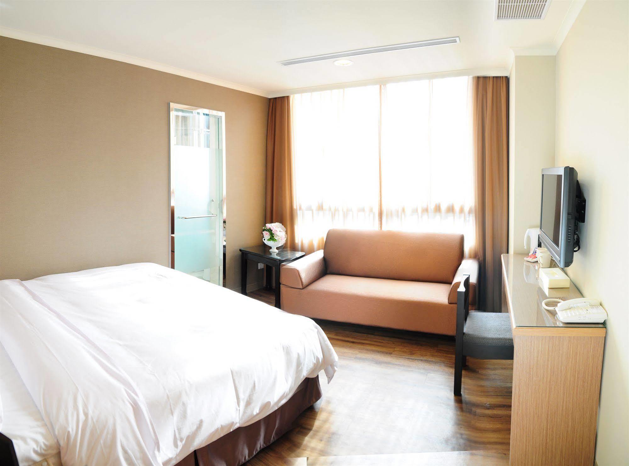 Garden Hotel Тайчжун Екстер'єр фото