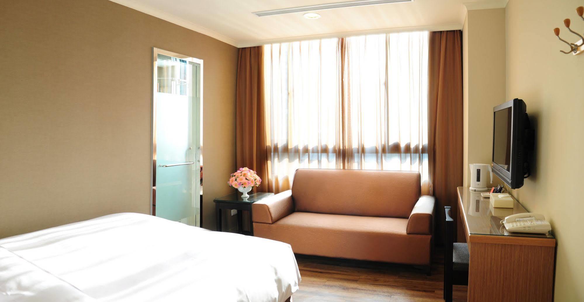 Garden Hotel Тайчжун Екстер'єр фото
